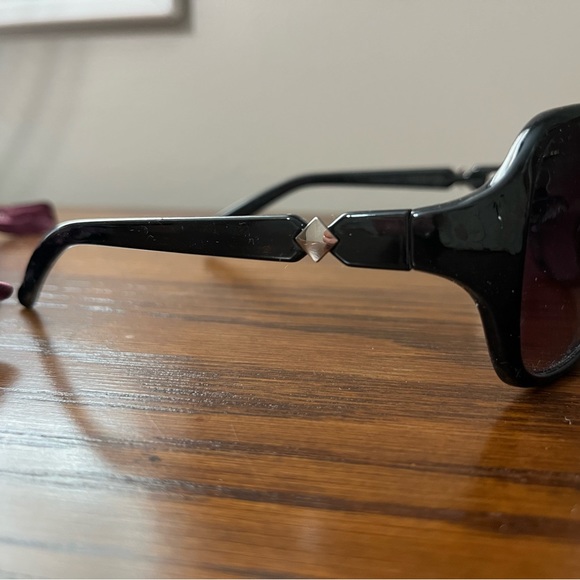 Sunglasses (women’s) - Picture 9 of 13